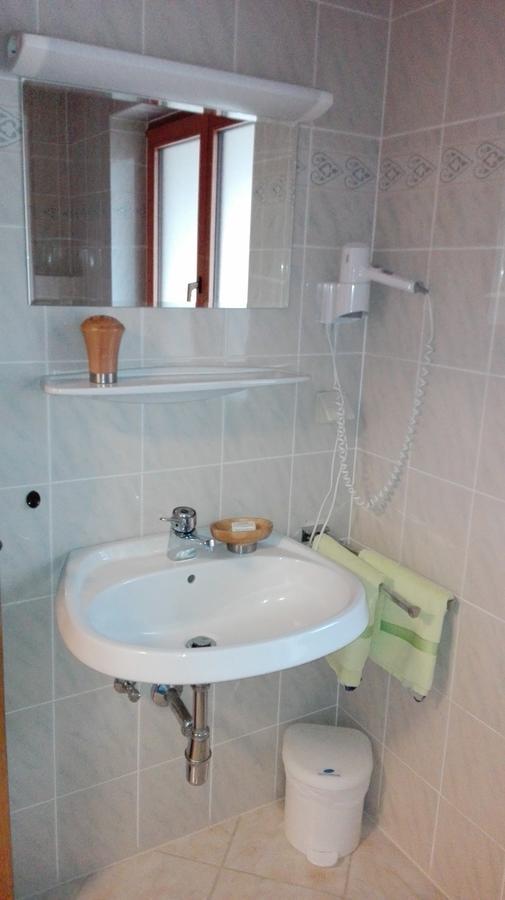 Pension Barzaunerhof Fresach Exteriör bild
